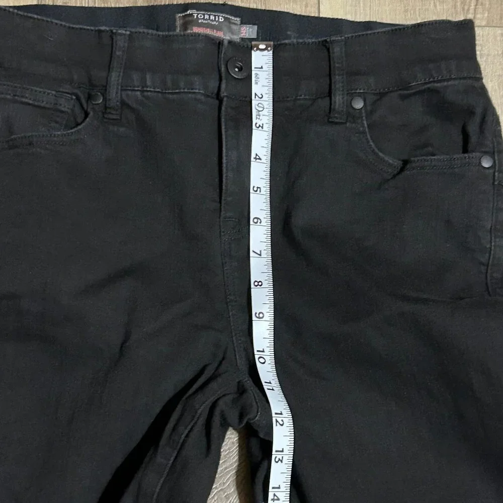 TORRID Bombshell Flare Leg Premium Stretch Black Jeans Size 14S - Picture 10 of 13